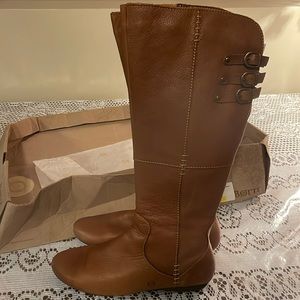 Born leather boots size 8M color is whiskey